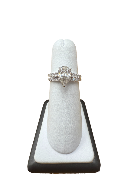 Pear-Shaped 1.56ct Wedding Set
